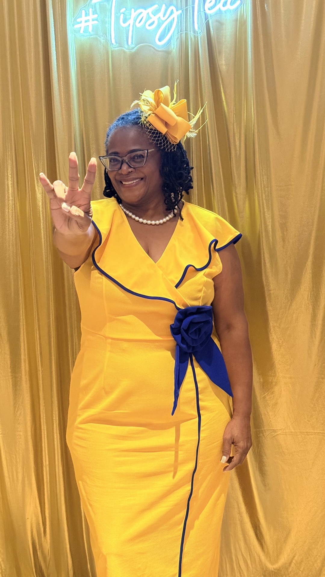 Topsy Tea portrait in royal blue and gold