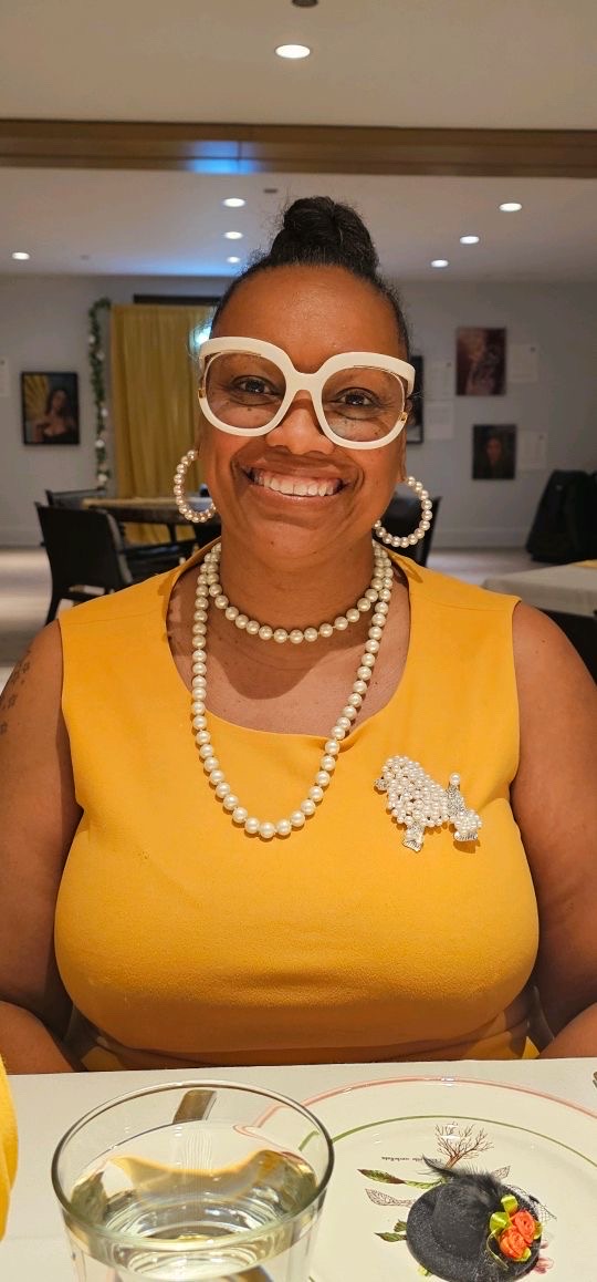 Topsy Tea portrait with pearls