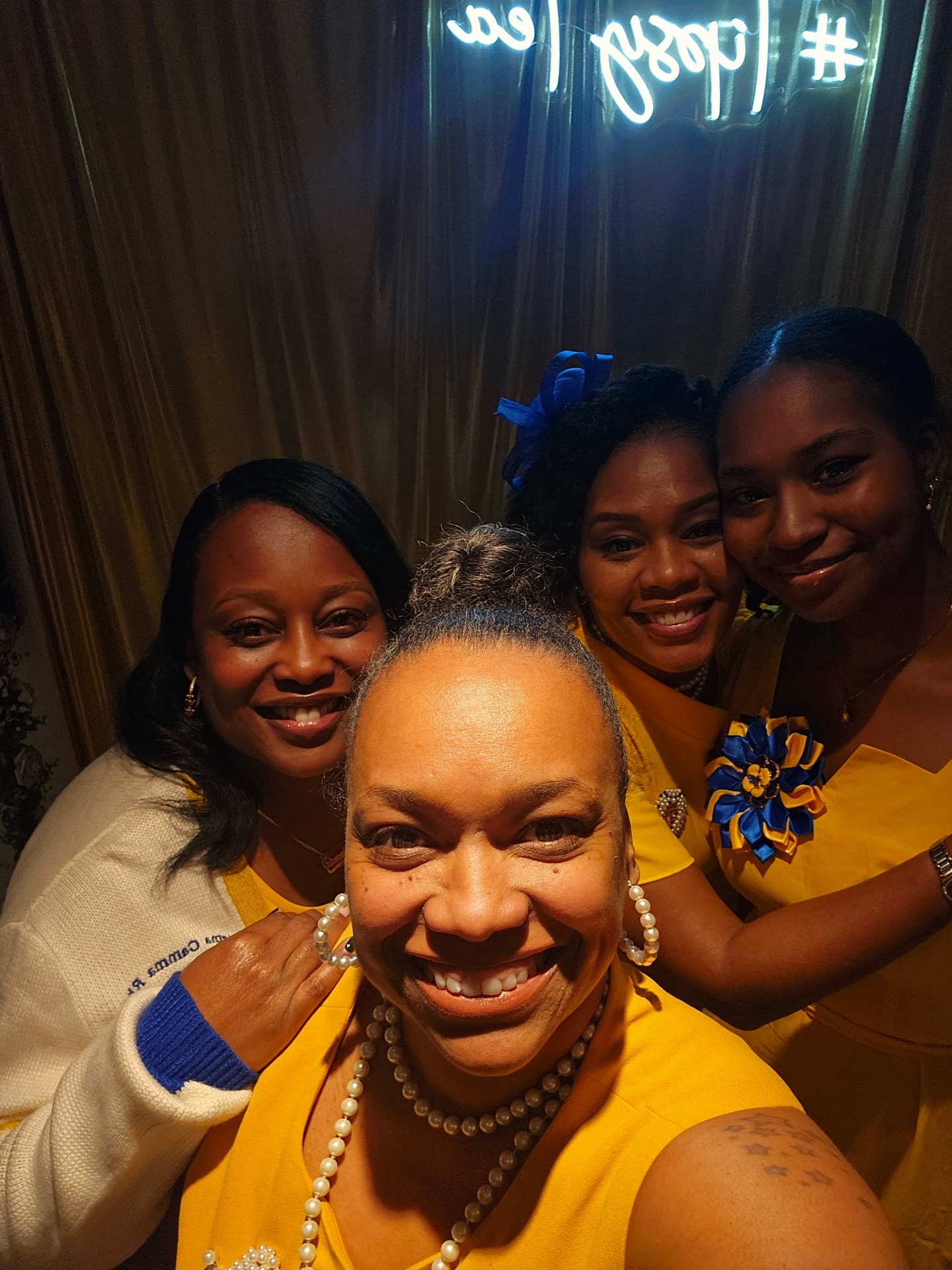Sorors sharing a Topsy Tea selfie